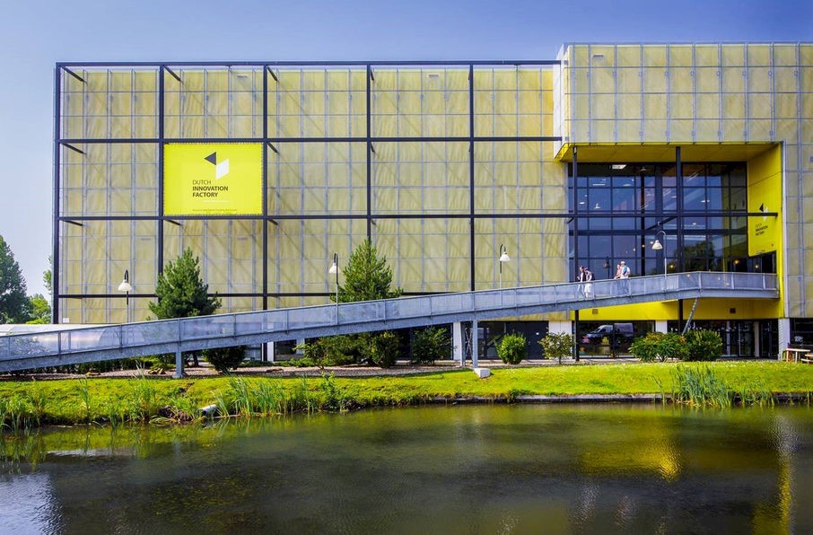 Het pand waar Kennisnet in gevestigd is: de Dutch Innovation Factory